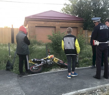 В Сысерти 12-летний подросток на мотоцикле сбил прохожего