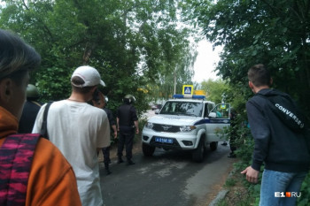 В Екатеринбурге раненную экс-полицейским девочку перевели из реанимации