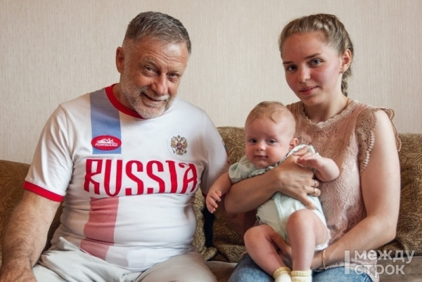«Ты чё, батя, с ума сошёл?!» 20-летняя тагильчанка вышла замуж за своего 73-летнего тренера, втайне от родных переехала в Москву и родила ему ребёнка