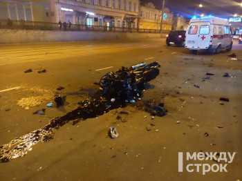В Нижнем Тагиле у ТЦ «Александровский пассаж» насмерть разбился мотоциклист
