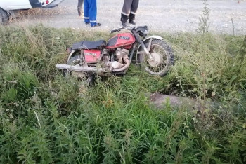СМИ: В Нижнем Тагиле прапорщик полиции насмерть разбился на мотоцикле