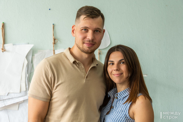 «Люди носят одежду из Китая, а потом удивляются, что болеют». Пара из Нижнего Тагила создала бренд спортивной одежды и начала продвигать его на Wildberries 