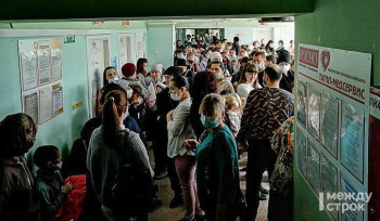 Губернатор Куйвашев отправил врачей в школы для ликвидации очередей в детских поликлиниках