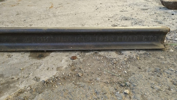 Краеведам не даёт покоя рельс, найденный в школе Нижнего Тагила