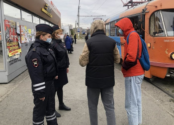 В Екатеринбурге после смерти подростка полиция начала рейд по поиску трамвайных зацеперов