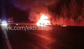 ​​​​​​​На Серовском тракте автомобиль врезался в грузовик, два человека сгорели заживо (ВИДЕО)