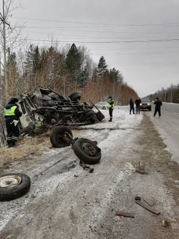 ​​​​​​​Водитель грузовика, перевозивший молоко из Нижнего Тагила в Серов, устроил смертельное ДТП на трассе 