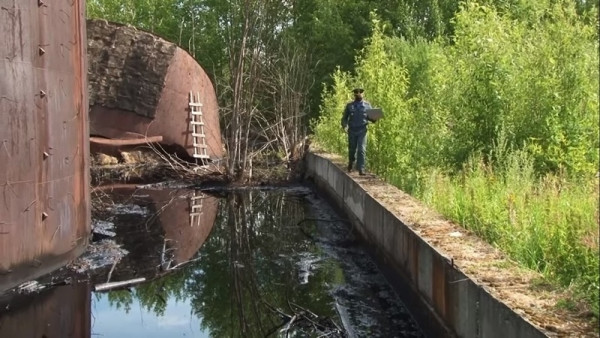 ​​​​​​​Виновных в разливе нефтепродуктов в Горноуральском не нашли, устранять последствия придётся властям