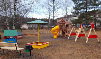 ЕВРАЗ построил новую детскую площадку в Новоасбесте 