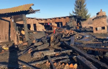 В Свердловской области в многодетной семье при пожаре погибли два малыша 