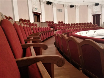 Театры Нижнего Тагила потеряли почти половину выручки после введения QR-кодов 