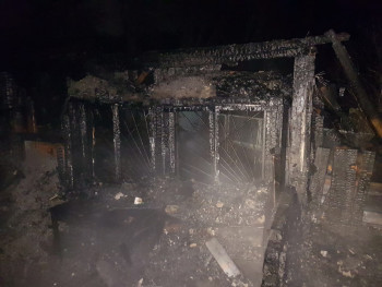 В Нижнем Тагиле при пожаре в дачном домике погиб неизвестный мужчина