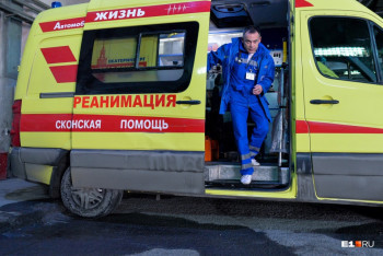 В Свердловской области врач скорой помощи, рискуя жизнью, спас умирающую женщину