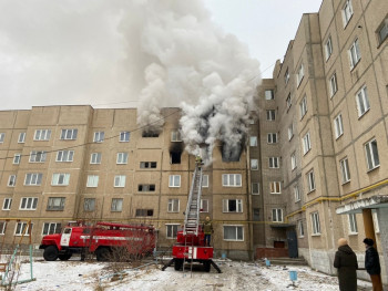 Под Невьянском в жилом доме сгорели три квартиры. По одной из версий, взорвался газ (ВИДЕО)