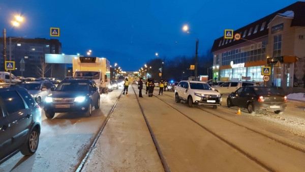 В Нижнем Тагиле возле женской консультации на проспекте Мира сбили пешехода В Нижнем Тагиле возле женской консультации на проспекте Мира сбили пешехода