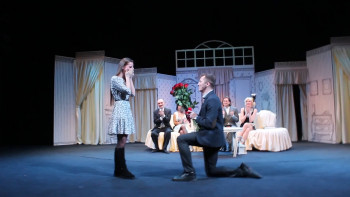 Тагильчанин сделал предложение любимой на сцене драматического театра (ВИДЕО) 