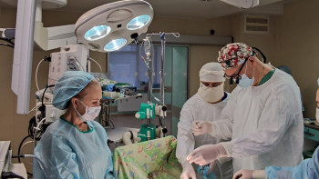 В Екатеринбурге врачи провели уникальную операцию младенцу