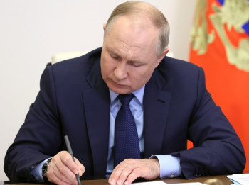 Путин подписал закон об уголовной ответственности за распространение фейков о действиях Вооружённых сил РФ на Украине