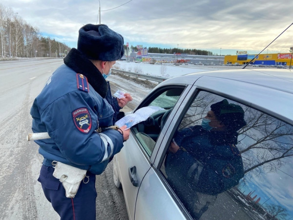 В Нижнем Тагиле госавтоинспекторы и приставы поймали водителя, накопившего штрафов на 332 тысячи рублей 
