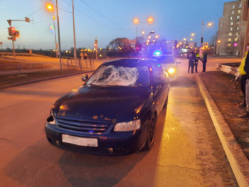 В Нижнем Тагиле водитель сбил велосипедиста, выехав на перекрёсток на красный сигнал светофора (ВИДЕО)