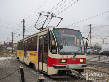 В Нижнем Тагиле кондуктор и пассажир трамвая устроили потасовку из-за 8 рублей (ВИДЕО)