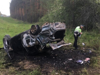 В Свердловской области в автомобиле заживо сгорела пожилая женщина