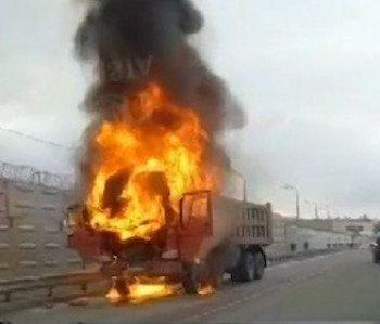 В Нижнем Тагиле на Вагонке на ходу загорелся грузовик (ВИДЕО)