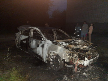 В Нижнем Тагиле неизвестные ночью сожгли автомобиль Mazda 6