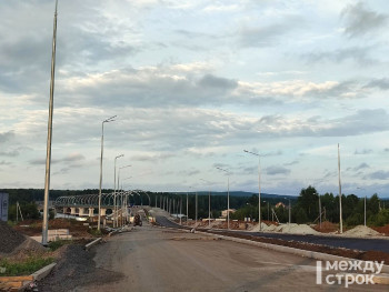 Странные остановки и косые фонари. Жители Нижнего Тагила оценили качество нового моста через Тагильский пруд