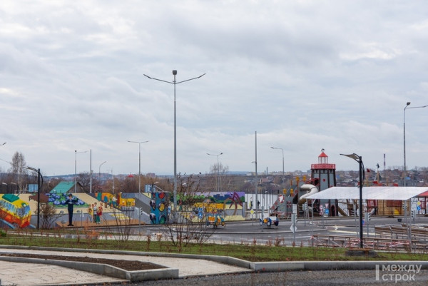 В Нижнем Тагиле трёхлетней девочке оторвало палец на детской площадке за ГДДЮТ 