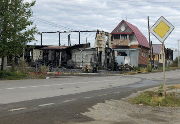 В посёлке Черноисточинск под Нижним Тагилом обокрали и сожгли ритуальное агентство