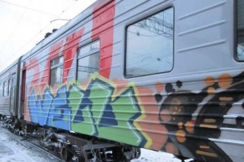 На Свердловской железной дороге с начала года вандалы-граффитчики испортили 37 вагонов 