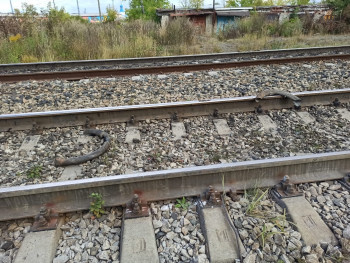 В Невьянске два шестиклассника бросали камни и покрышки на железнодорожные пути