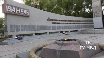 «До меня дошло, что это памятник и что так не надо делать». В Каменске-Уральском подростки, поглумившиеся над мемориалом «Скорбящая мать», извинились перед горожанами (ВИДЕО)