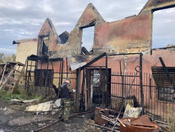 СК Свердловской области расследует гибель двух человек при пожаре в посёлке Совхозный 