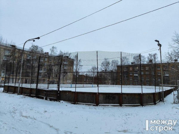 «Эта иждивенческая позиция “Вы нам сделайте, и мы придём” неправильная». В администрации Нижнего Тагила обсудили заливку льда на городских кортах