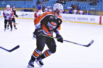 «Спутник» в Нижнем Тагиле крупно уступил в стартовом матче чемпионата Свердловской области по хоккею