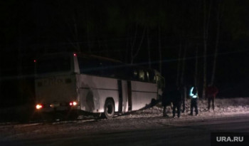В посёлке Черноисточинск под Нижним Тагилом экскурсионный автобус с детьми вылетел с трассы