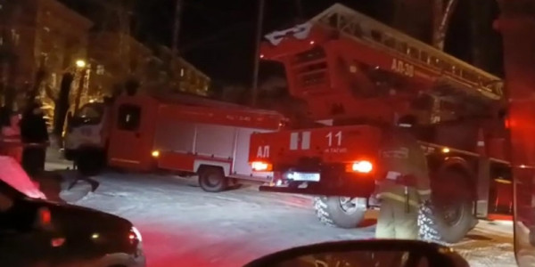 В Нижнем Тагиле из-за гигантского катка на проспекте Строителей пожарная машина не смогла попасть во двор