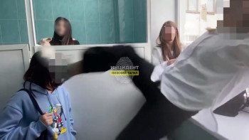 В Нижнем Тагиле во время разборок в школьном туалете девушка-подросток со всей силы пнула в лицо своей сверстнице 