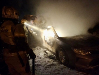 В Нижнем Тагиле на платной стоянке сгорела Toyota Camry
