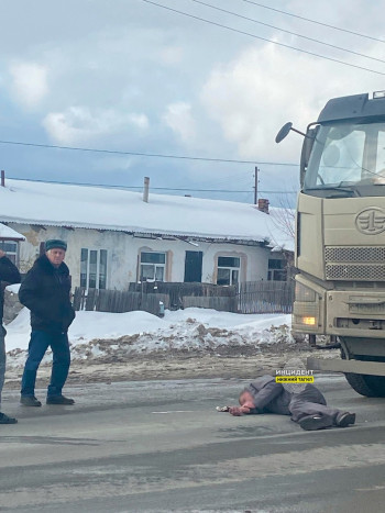 В Нижнем Тагиле на Свердловском шоссе фура сбила пешехода