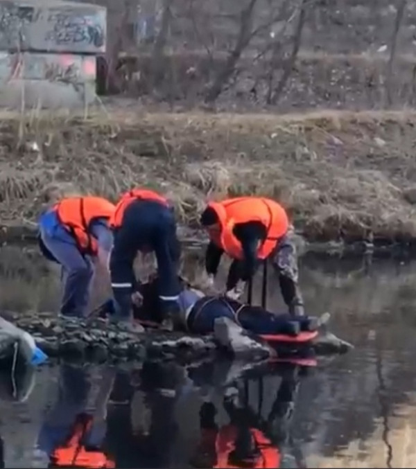 В Нижнем Тагиле пьяный мужчина упал с моста на улице Космонавтов