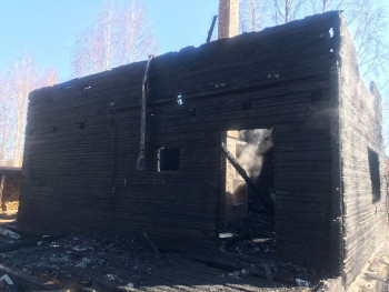 В селе под Нижним Тагилом в частном доме заживо сгорел мужчина