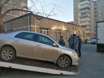 В Нижнем Тагиле судебные приставы арестовали машину неплательщика, задолжавшего энергосбытовой компании более 400 тысяч рублей