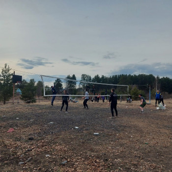 В Нижнем Тагиле жители посёлка Евстюниха своими силами оборудовали спортплощадку, не дождавшись помощи от чиновников