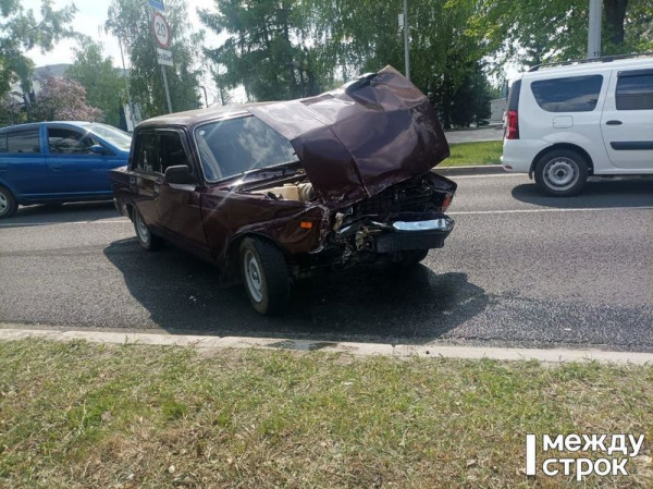 На улице Горошникова в Нижнем Тагиле затруднено движение транспорта из-за ДТП