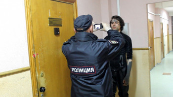 В Новоуральске полиция задержала тату-мастера из Нижнего Тагила, работавшего на телефонных мошенников