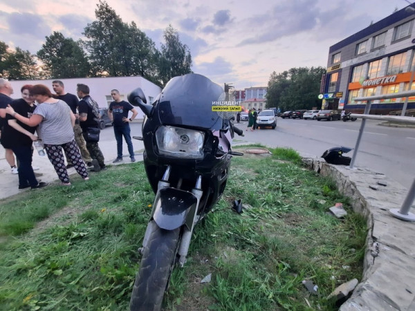 В Нижнем Тагиле водитель иномарки из-за невнимательности сбил мотоциклиста