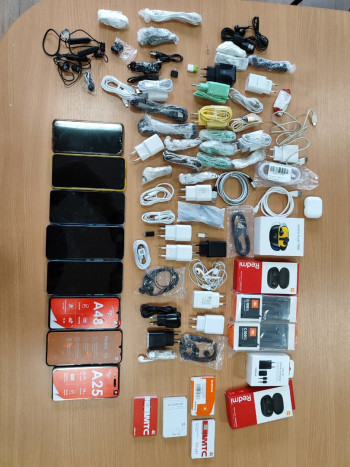 Заключённому ИК-5 Нижнего Тагила пытались передать 8 сотовых телефонов, 40 сим-карт и 17 зарядных устройств 